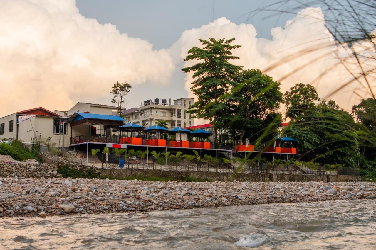 Quick 20 Riverside Hotel Amlekhganj Екстериор снимка