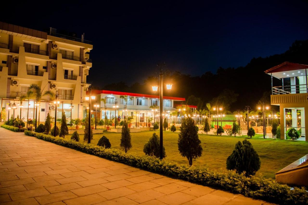 Quick 20 Riverside Hotel Amlekhganj Екстериор снимка